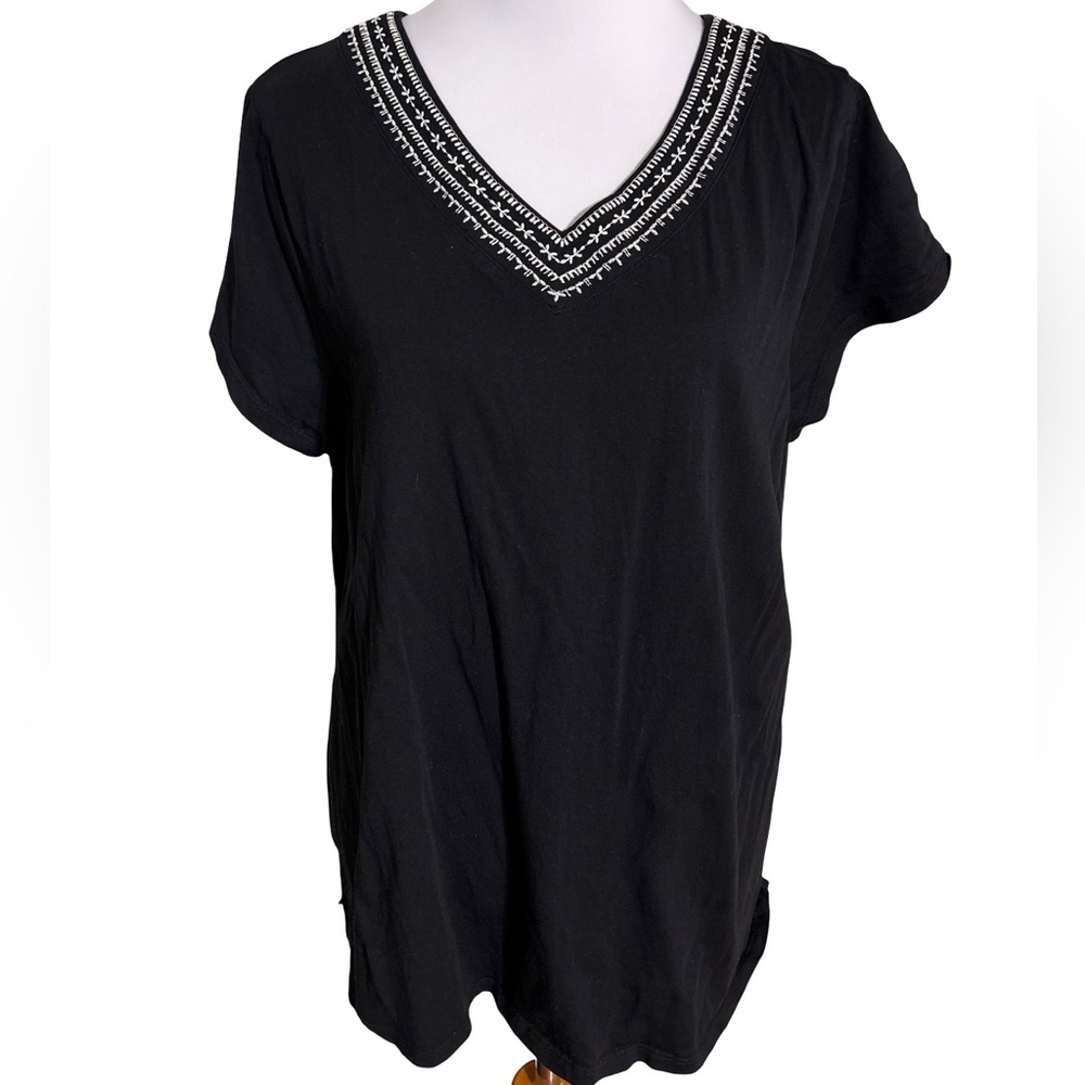 Croft & Barrow Black V Neck Top with Embroidery